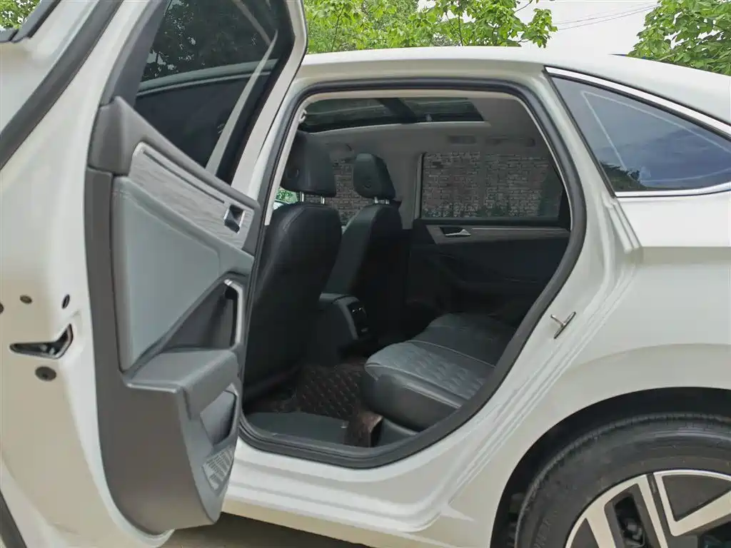 Volkswagen Sagitar 2025 Model Second Facelift 300TSI DSG Transcend Edition фото 12