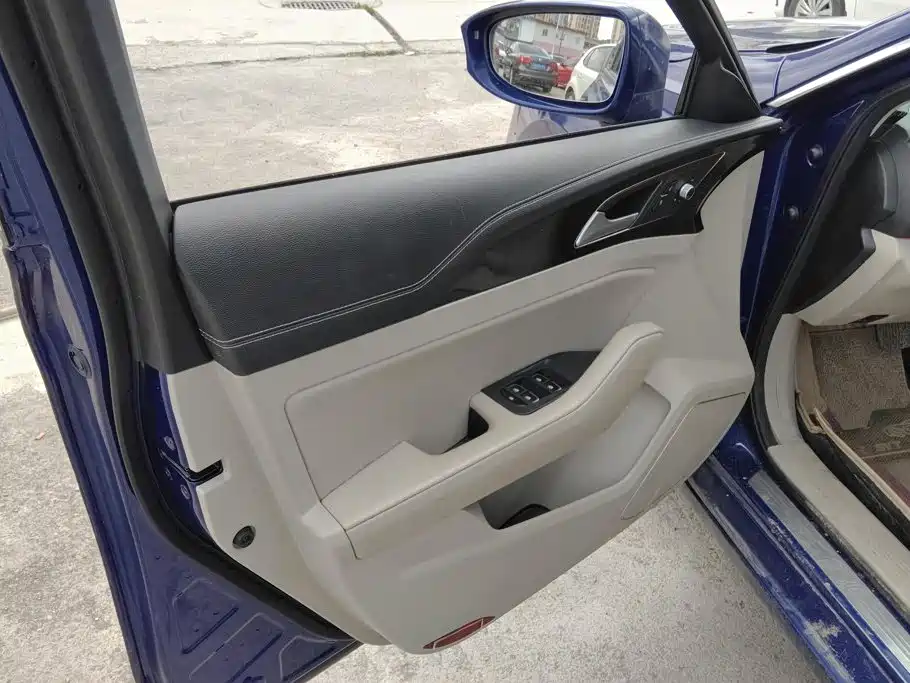 Hongqi H5 2018 2018 30TD Smart Connected Royal Edition