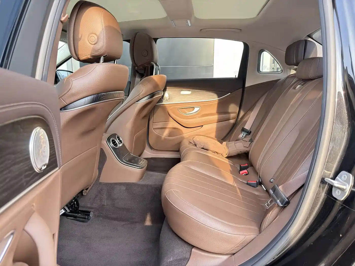 Mercedes-Benz E-Class New Energy 2022 E 350 e L Plug-in Hybrid Sedan фото 22