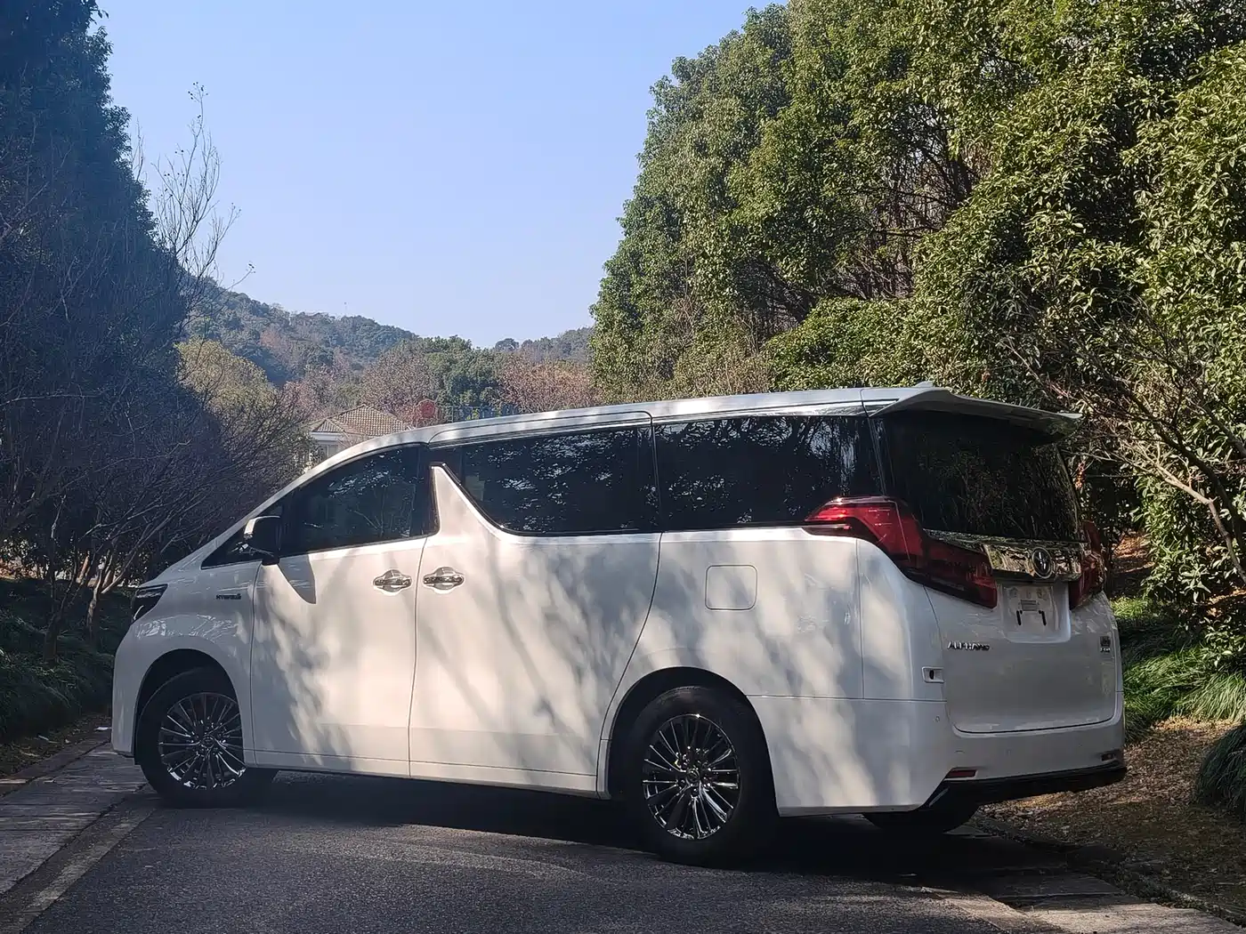 Toyota Alphard 2021 Hybrid 2.5L Luxury фото 3