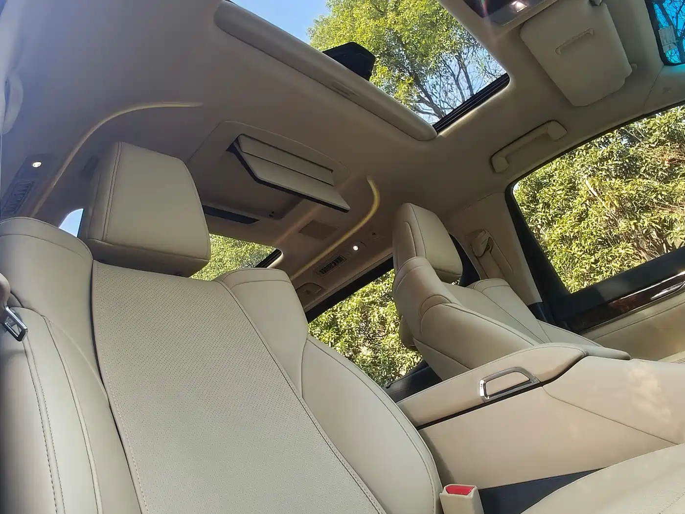 Toyota Alphard 2021 Hybrid 2.5L Luxury фото 15