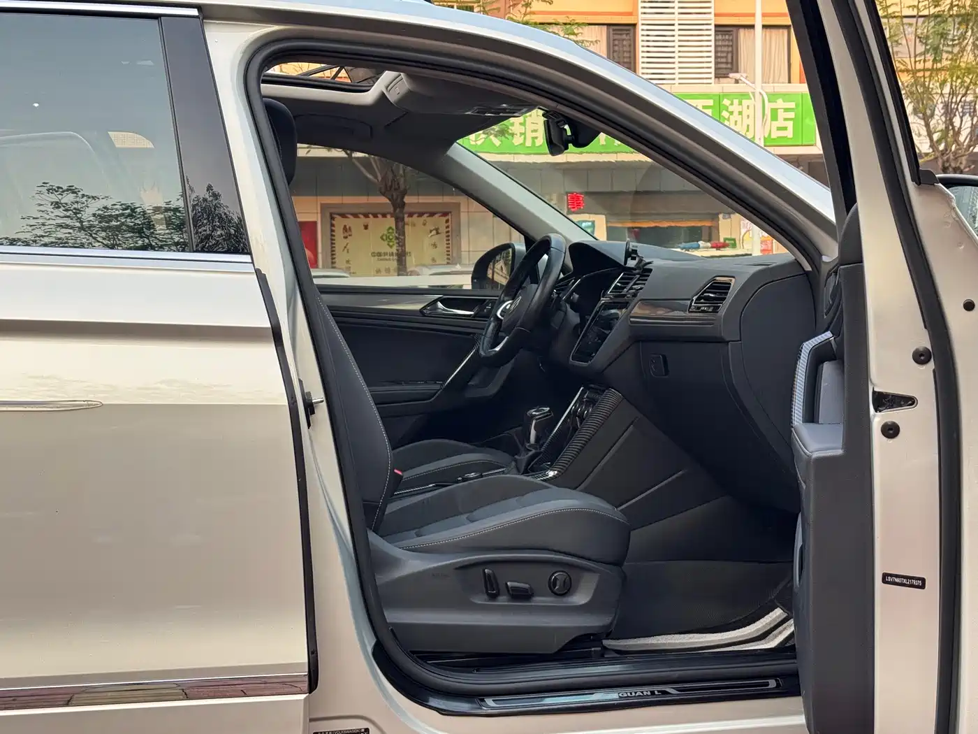 Volkswagen Tiguan L 2021 380TSI Automatic 4WD R-Line Premium 7-seater фото 14