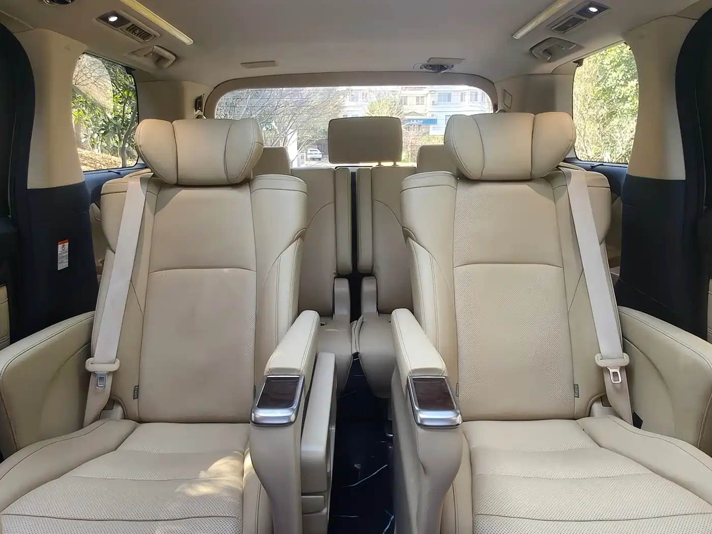 Toyota Alphard 2021 Hybrid 2.5L Luxury фото 13