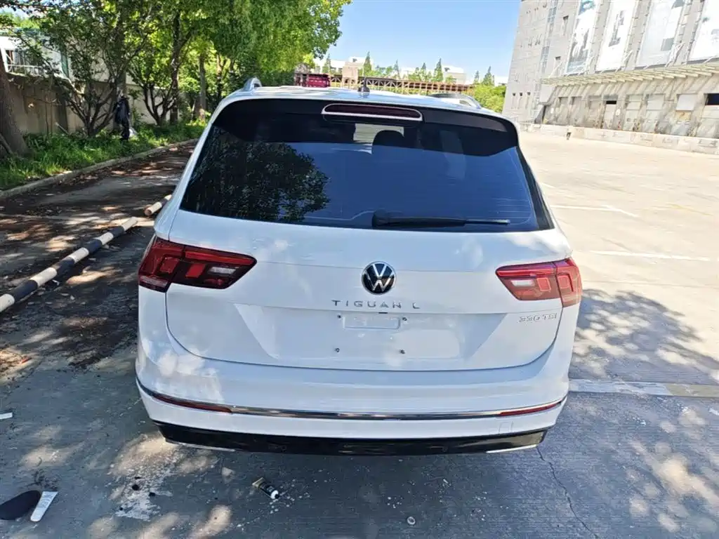 Volkswagen Tiguan L 2021 330TSI Automatic 2WD R-Line Premium фото 6