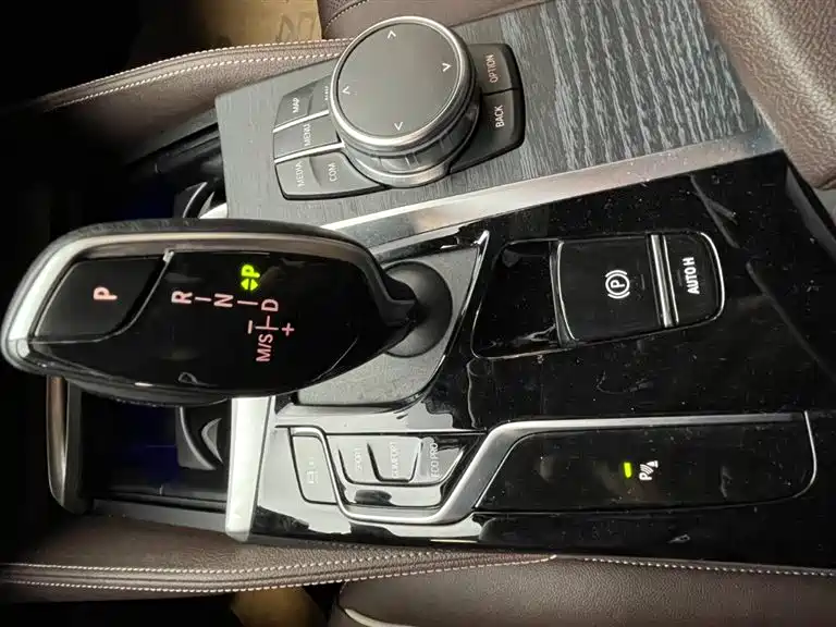 BMW 5 Series 2023 530Li Leading M Sport Package фото 14