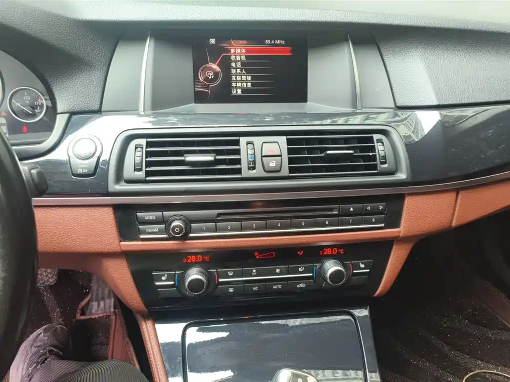 BMW 5 Series 2017 520Li Classic Edition фото 14