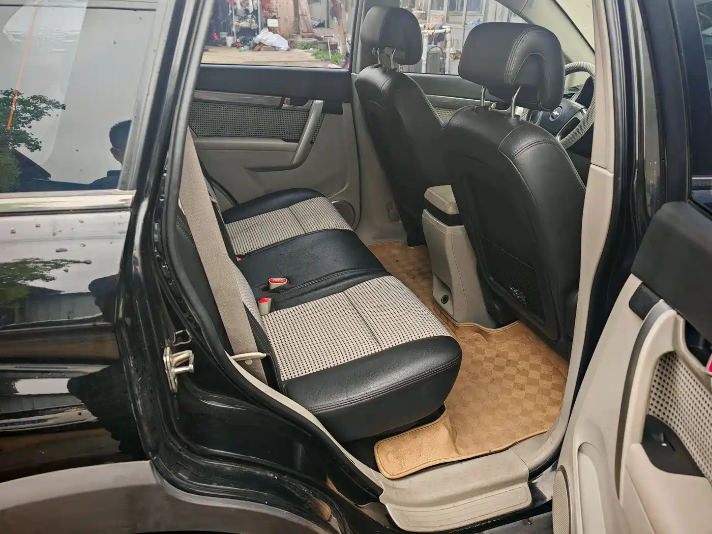 Chevrolet Captiva 2012 Model 2.4L 2WD Urban Edition 5-Seater фото 10