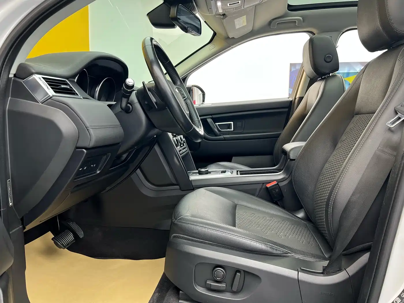 Land Rover Discovery Sport 2019 240PS SE Edition China V фото 7