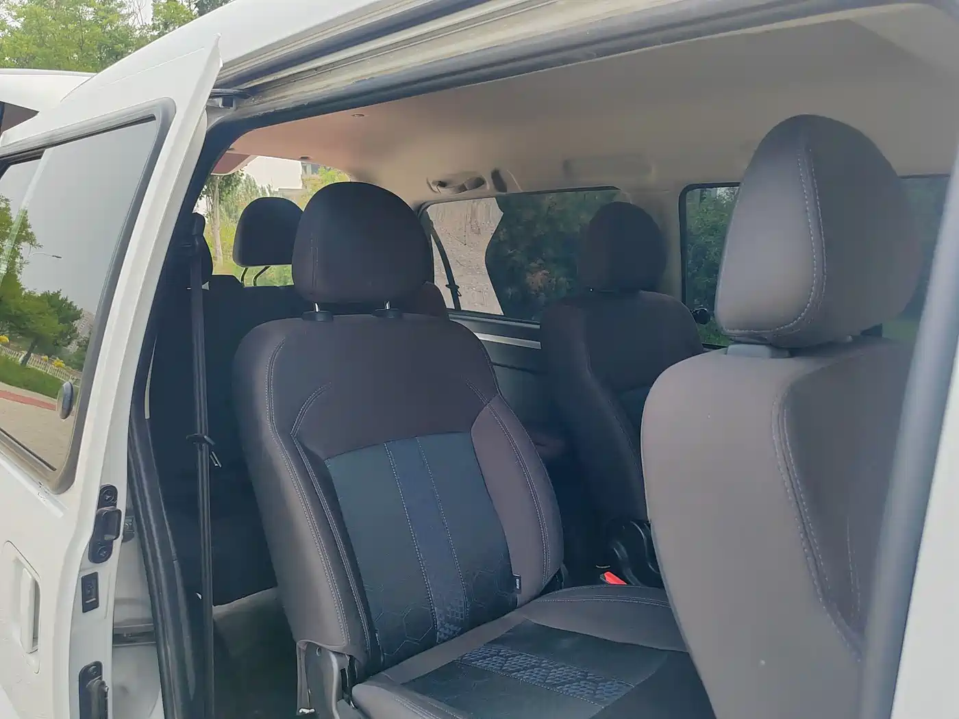 Dongfeng Fengxing Lingzhi New Energy 2025 2025 Model 410km Standard Edition Basic 7-seater