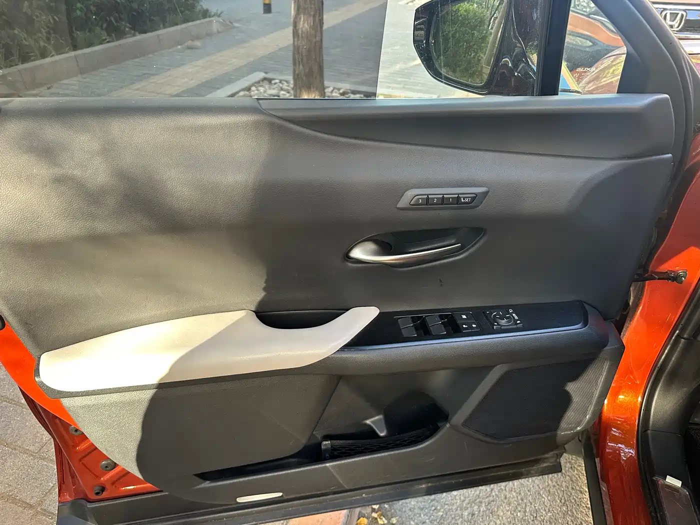 Lexus UX 2019 260h Explore & Enjoy Edition China V фото 9