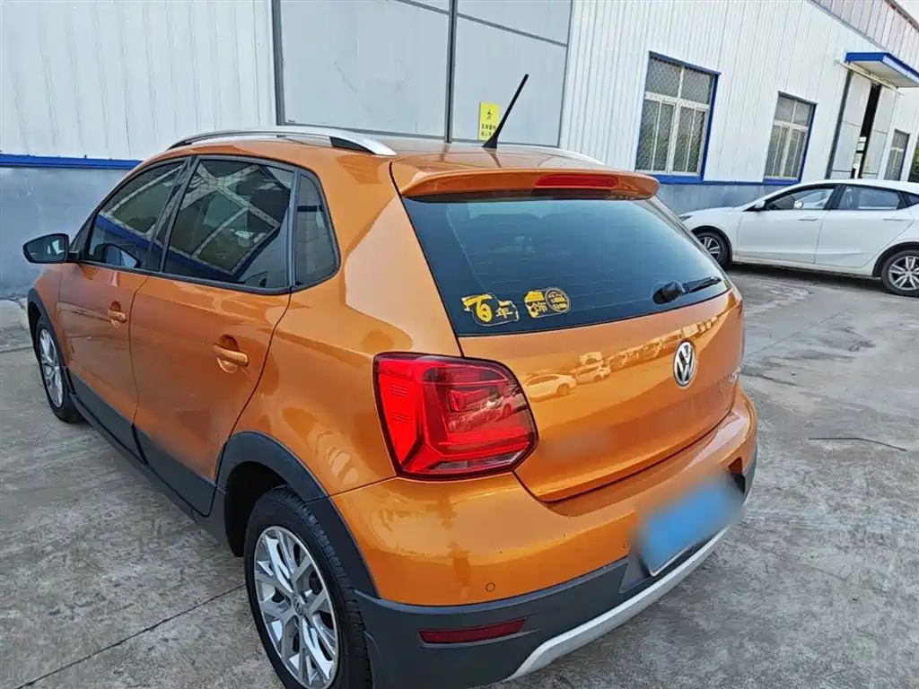 Volkswagen Polo 2014 1.6L Cross Polo Automatic фото 5