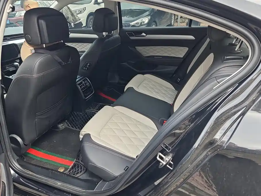 Volkswagen Magotan 2023 Model 2 Million Commemorative Edition 330TSI DSG Luxury фото 11