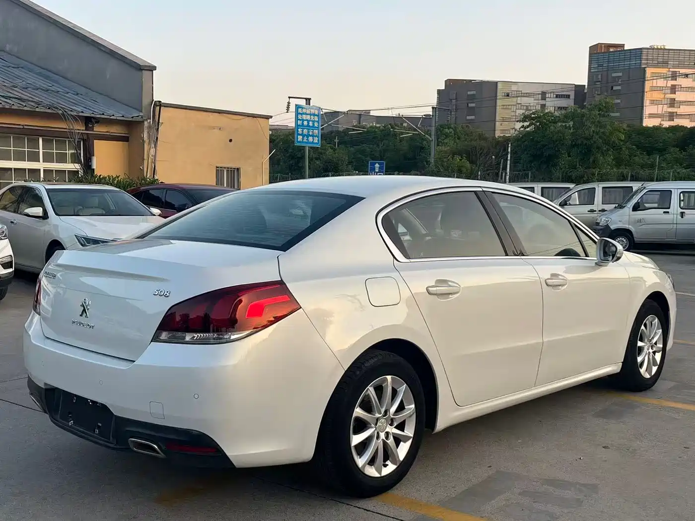 Peugeot 508 2015 2.0L Automatic Zhiyi Edition фото 10