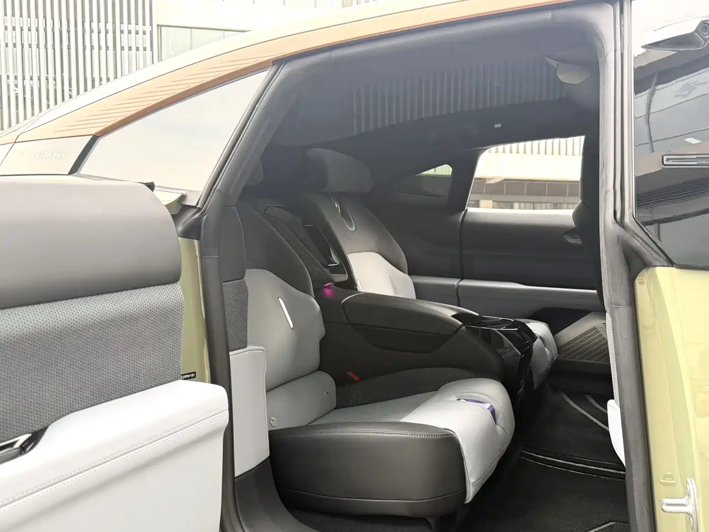 HiPhi Z 2023 4-Seater Edition фото 4