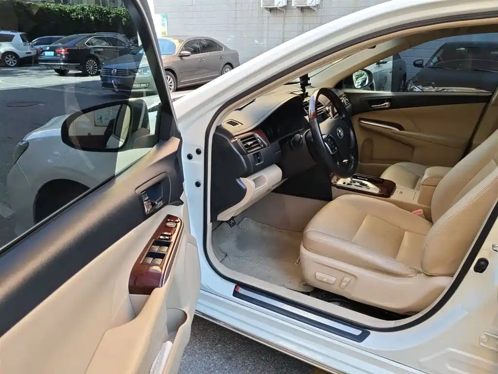 Toyota Camry 2012 2.5G Luxury Edition фото 17