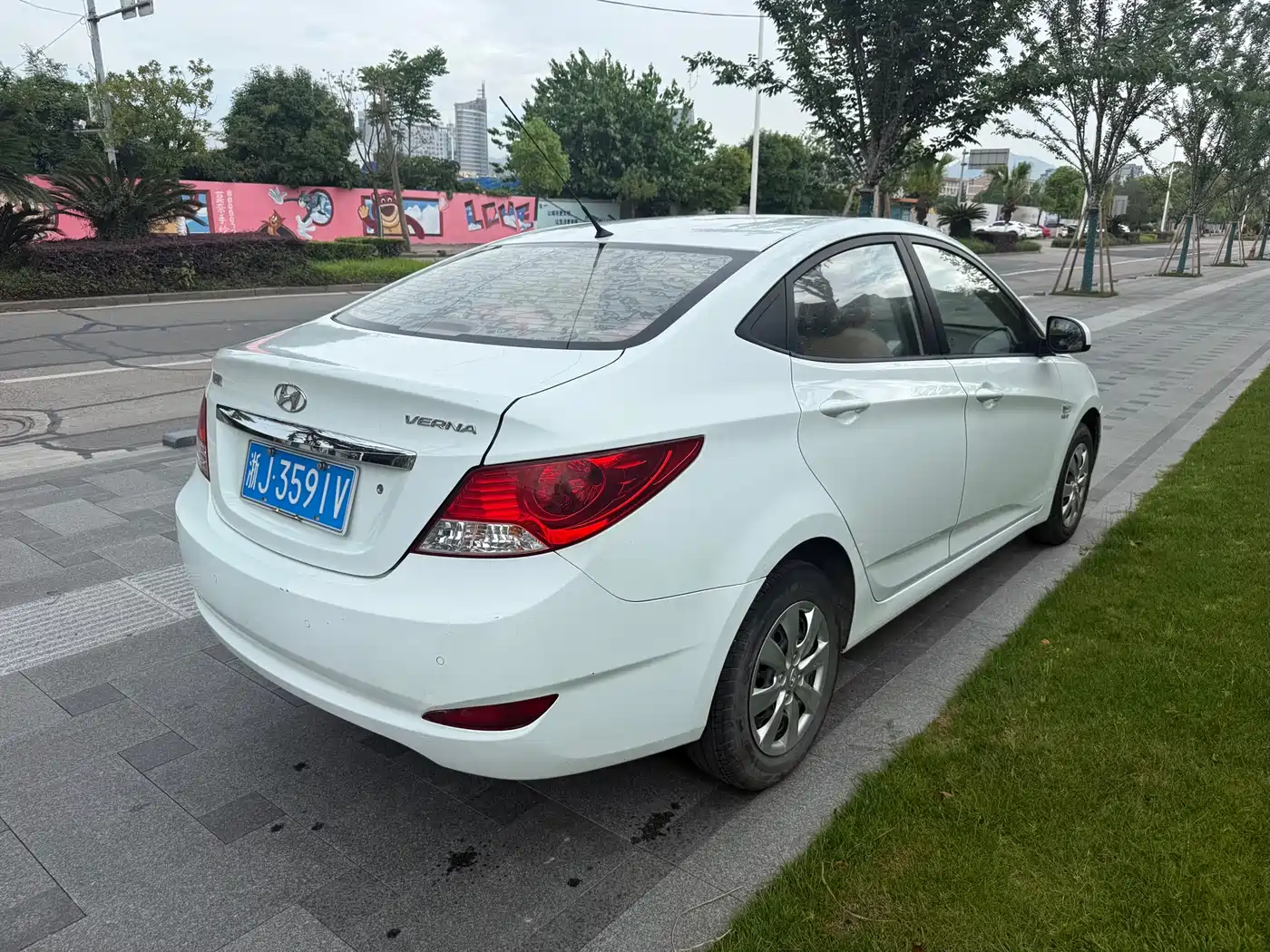 Hyundai Verna 2010 Sedan 1.4L Automatic Comfort GS фото 5