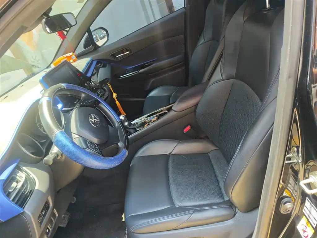 Toyota C-HR 2020 Model 2.0L Leading фото 11
