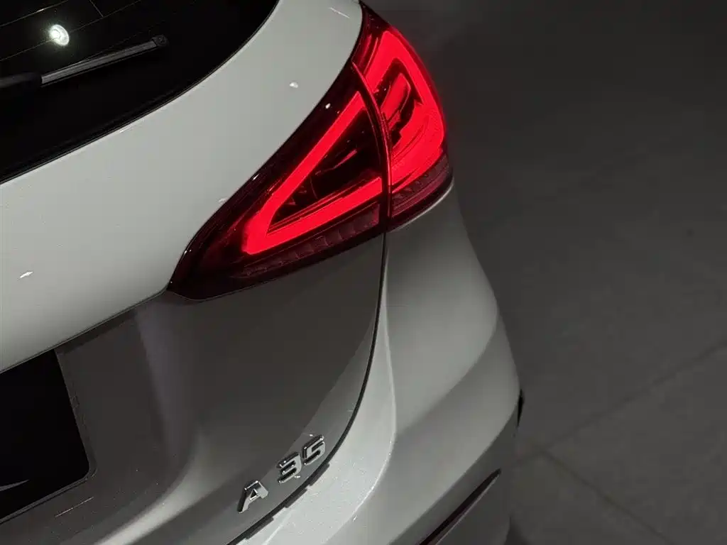 Mercedes-Benz A-Class AMG (Import) 2020 AMG A 35 4MATIC фото 14