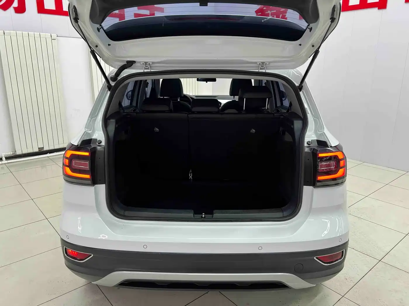 VOLKSWAGEN EXPLORING THE SHADOW