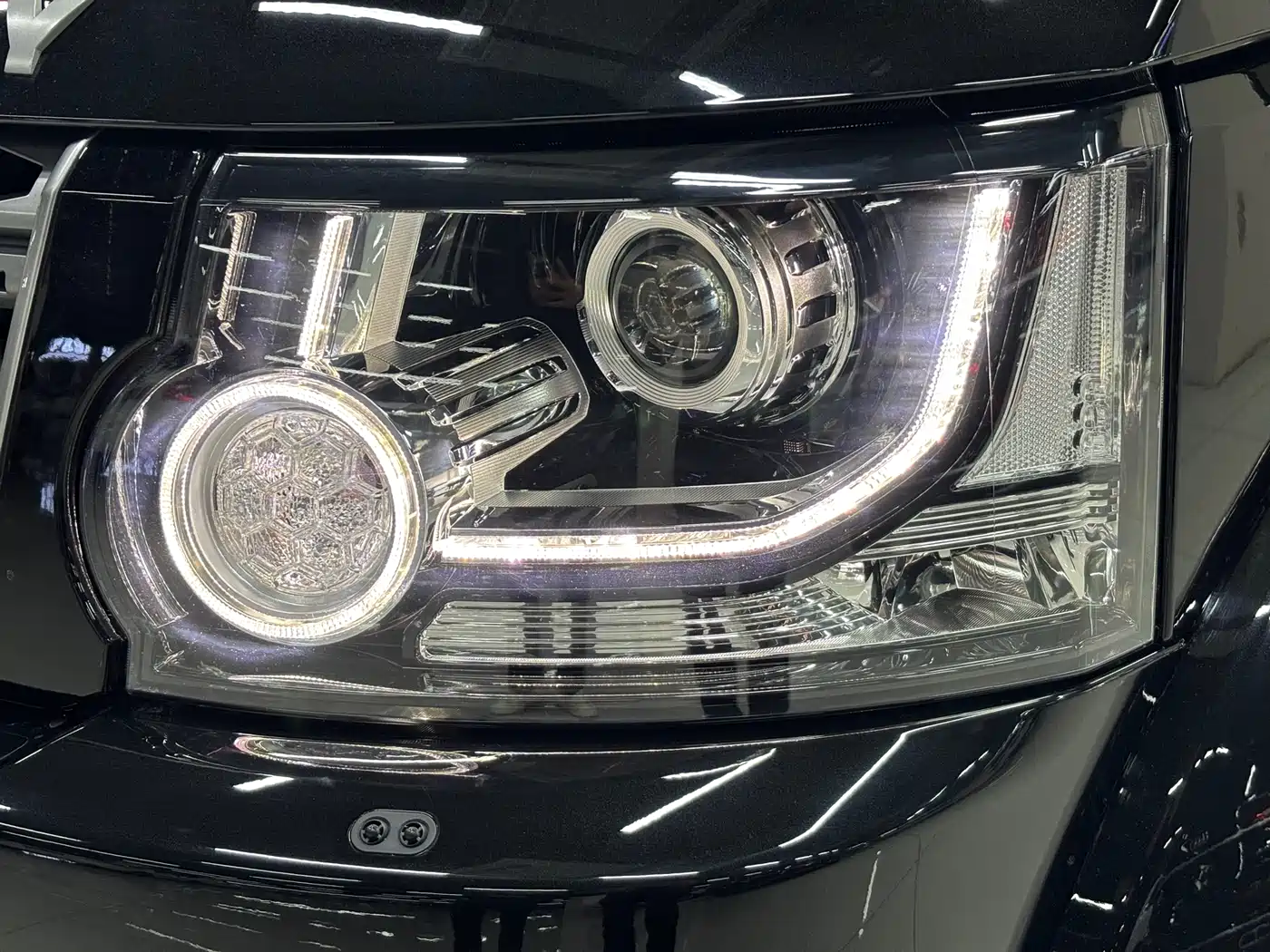 Land Rover Discovery 2016 3.0 SC V6 SE фото 4