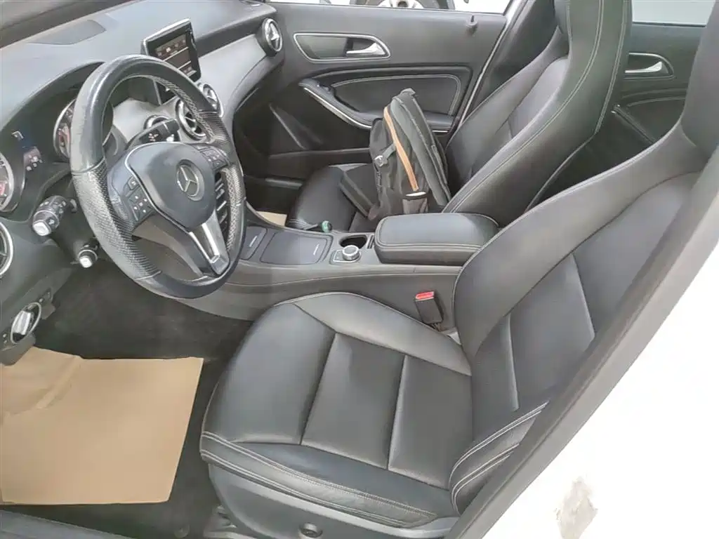 Mercedes-Benz GLA 2015 GLA 200 Dynamic фото 15