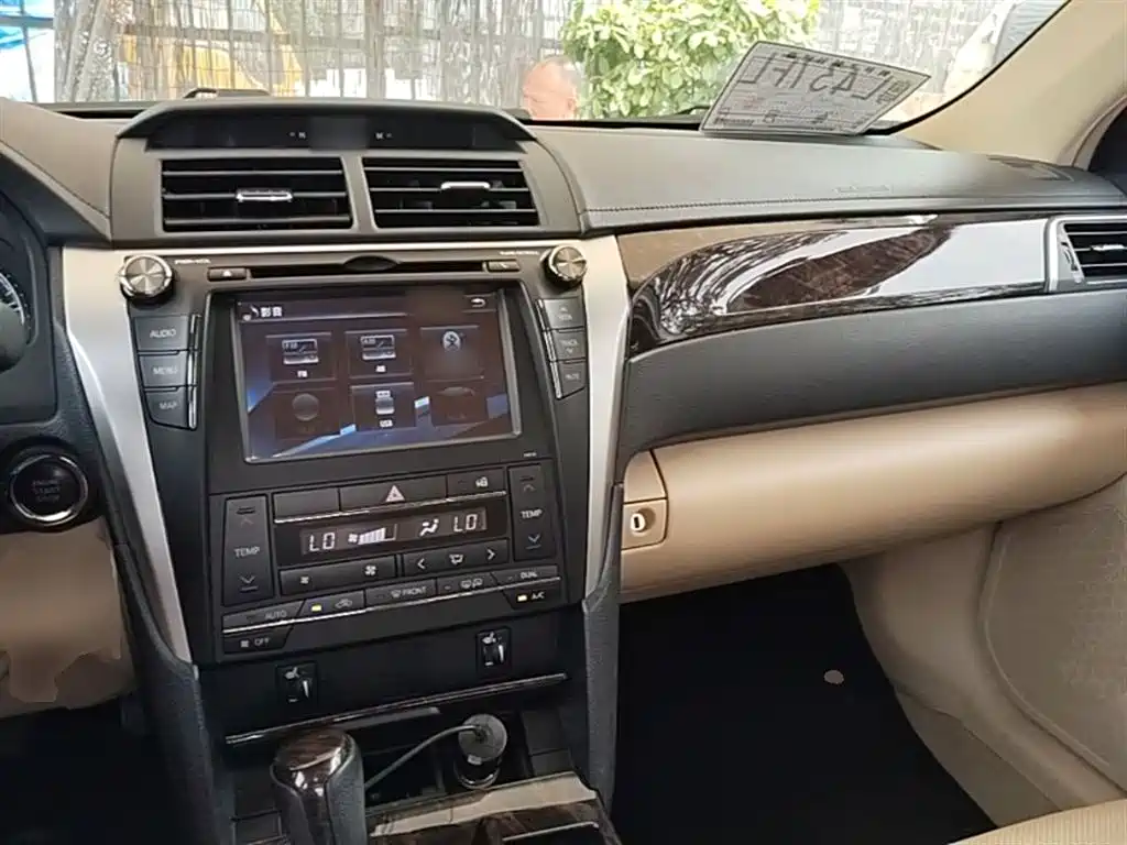 Toyota Camry 2015 2.5G Luxury Navigation Edition фото 9