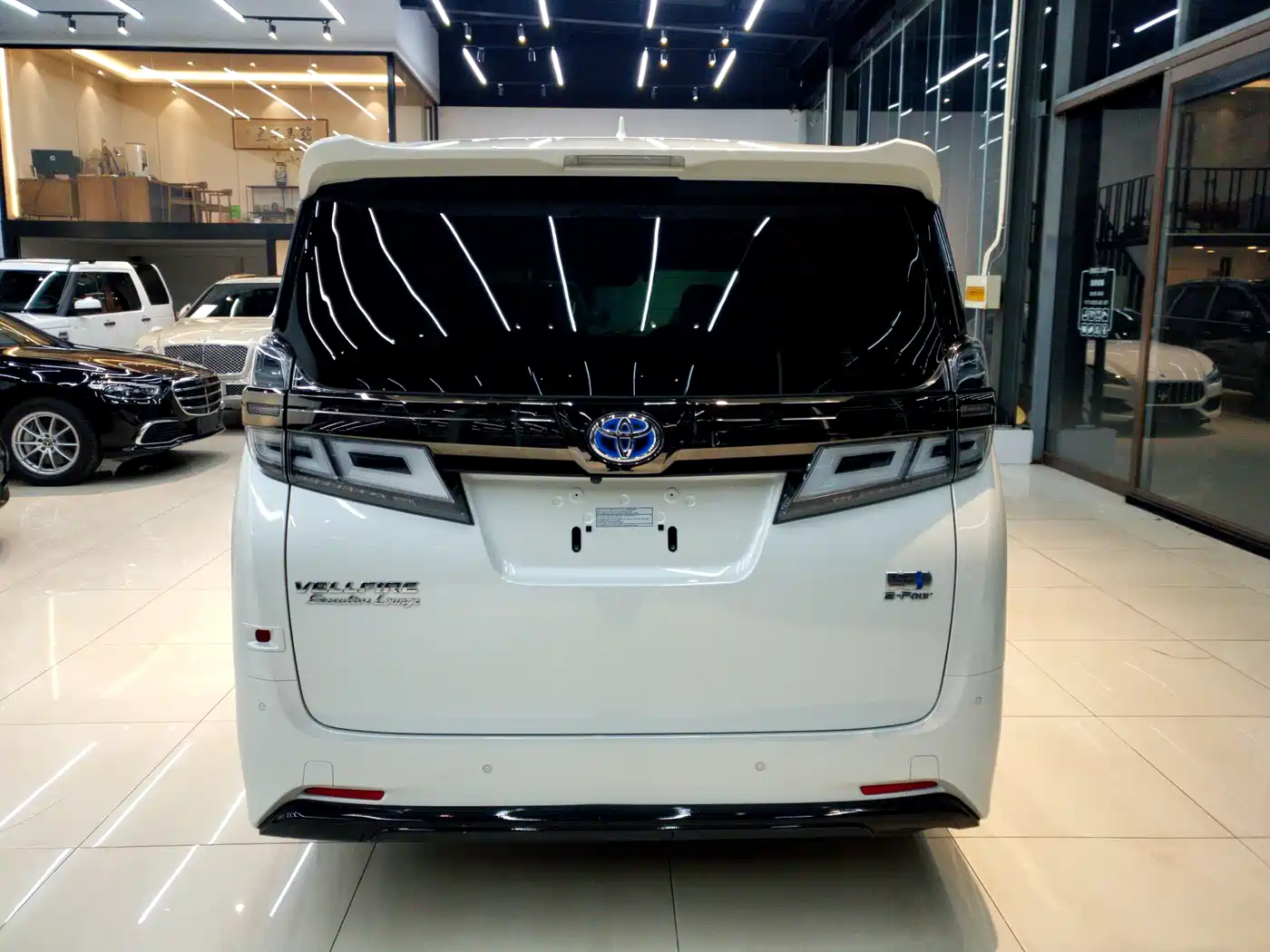 Toyota Vellfire 2021 Crown Hybrid 2.5L HV Premium Edition фото 5
