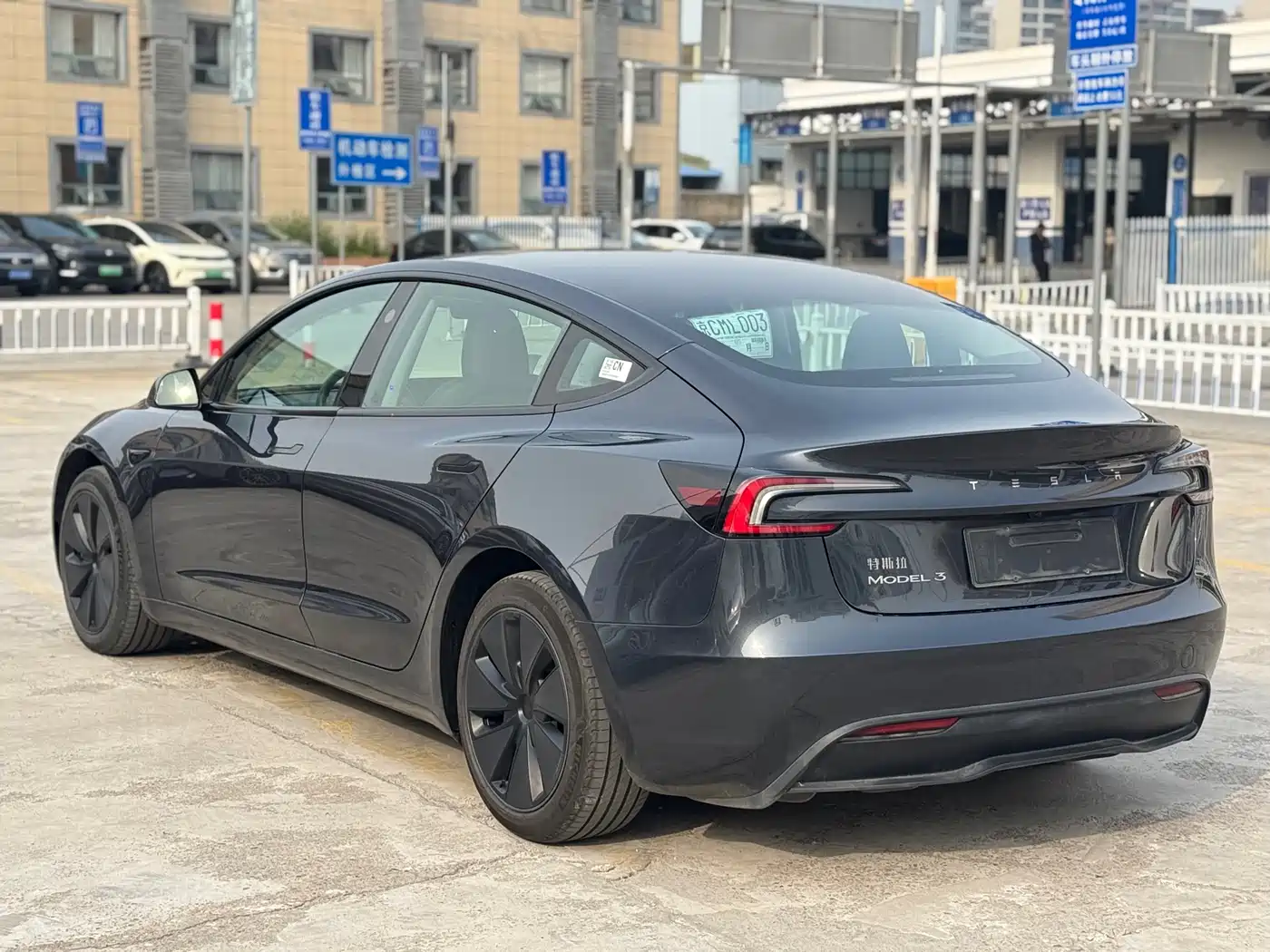 TESLA MODEL 3