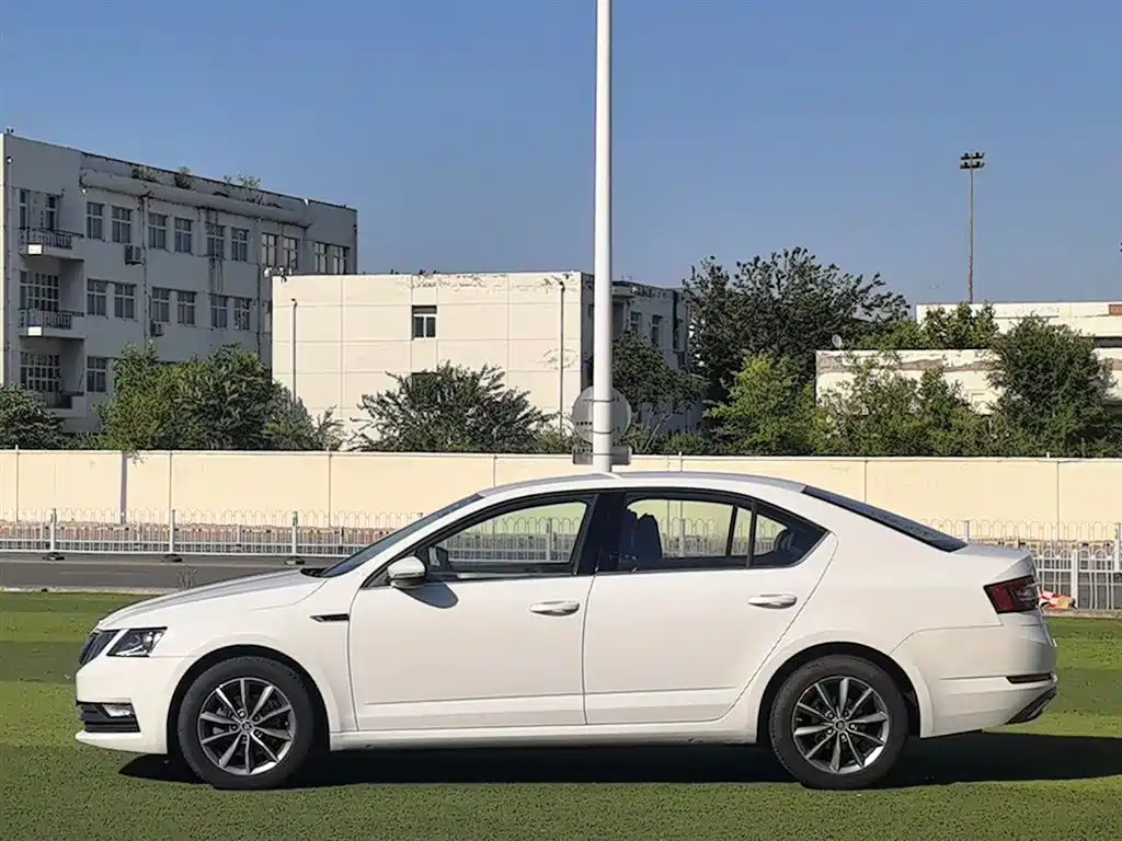 Škoda Octavia 2018 TSI230 DSG Comfort Edition фото 5