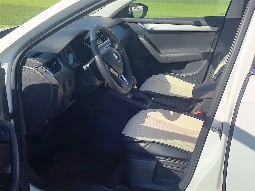 Škoda Octavia 2018 TSI230 DSG Comfort Edition фото 7