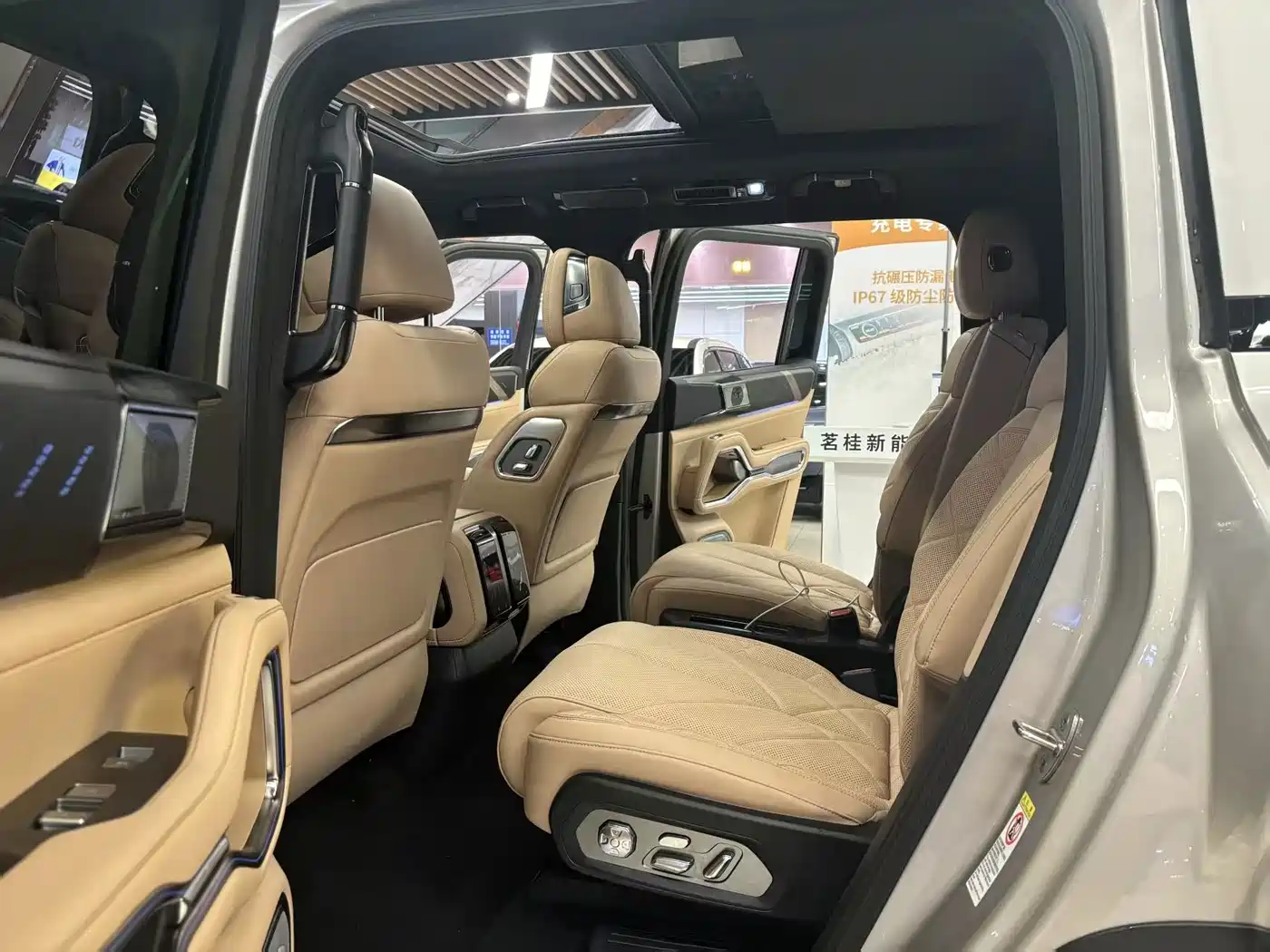 Fang Cheng Bao Leopard 8 2025 2025 Zhiyong Flagship 6-Seater
