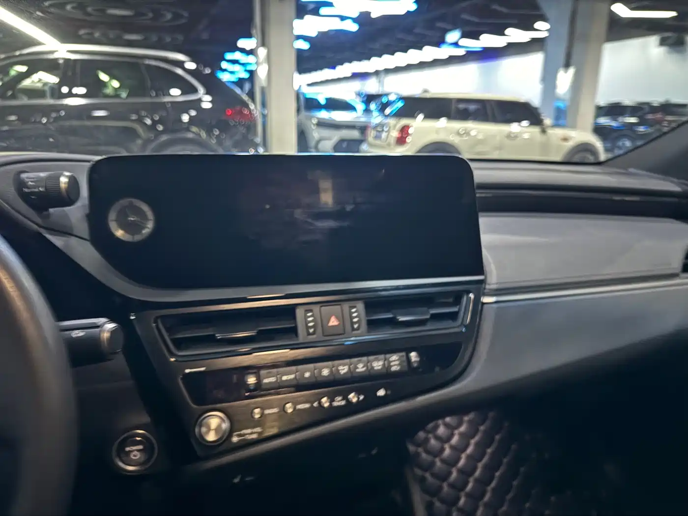 Фото 11 - Lexus ES