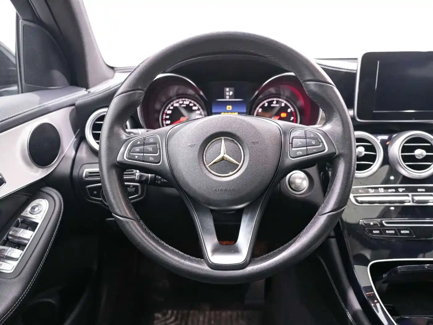 Mercedes-Benz GLC 2018 Facelift GLC 200 4MATIC фото 17