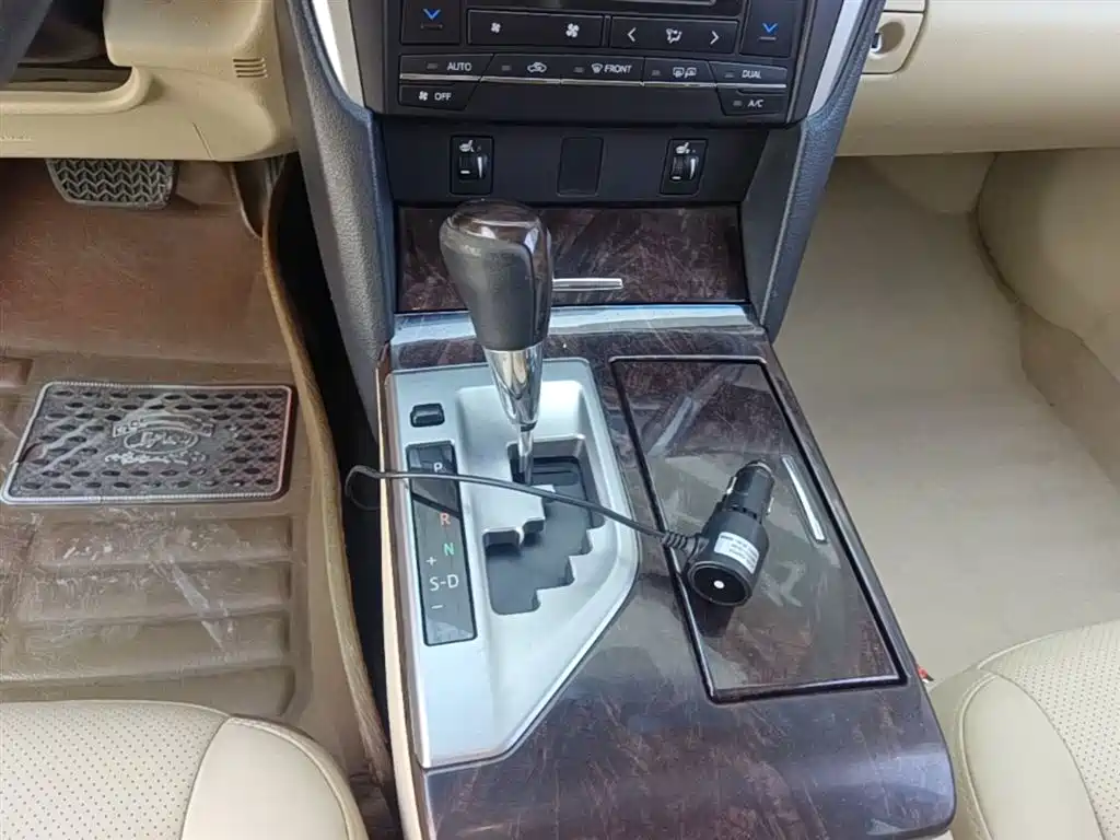 Toyota Camry 2015 2.5G Luxury Navigation Edition фото 14