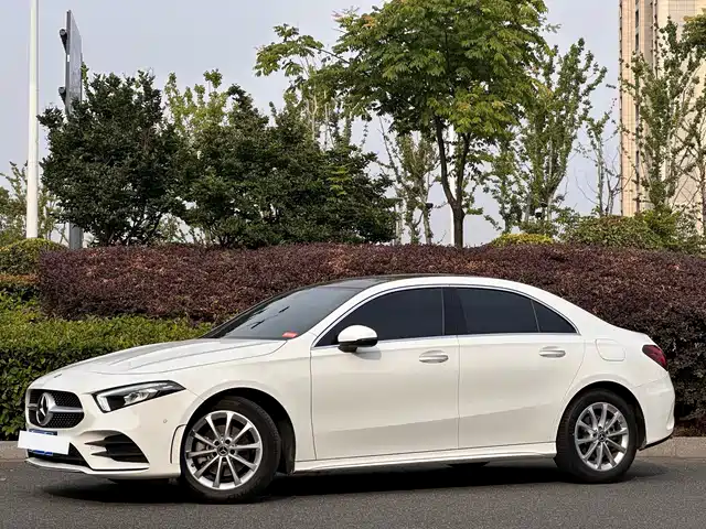 Mercedes-Benz A Рестайлинг, A 200 L, Спорт-седан Стиль
