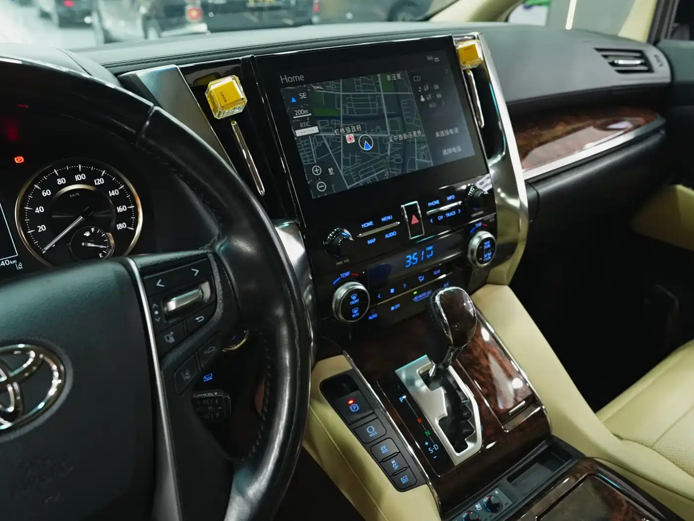 Toyota Alphard 2021 Hybrid 2.5L Luxury фото 13