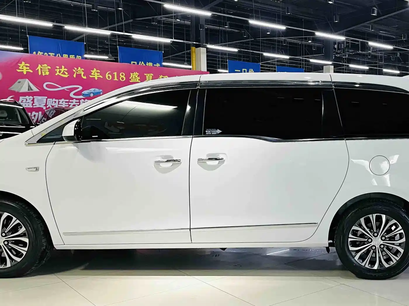 Buick GL8 2022 Land Business Class 652T Luxury фото 5