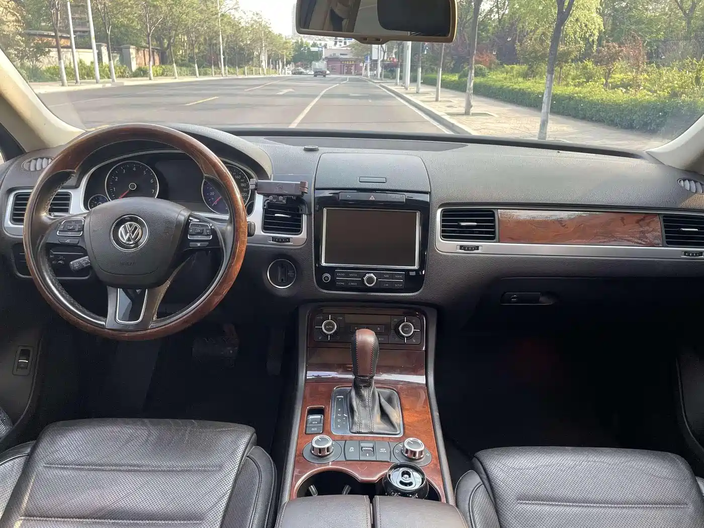 Volkswagen Touareg 2011 3.0TSI Premium фото 12