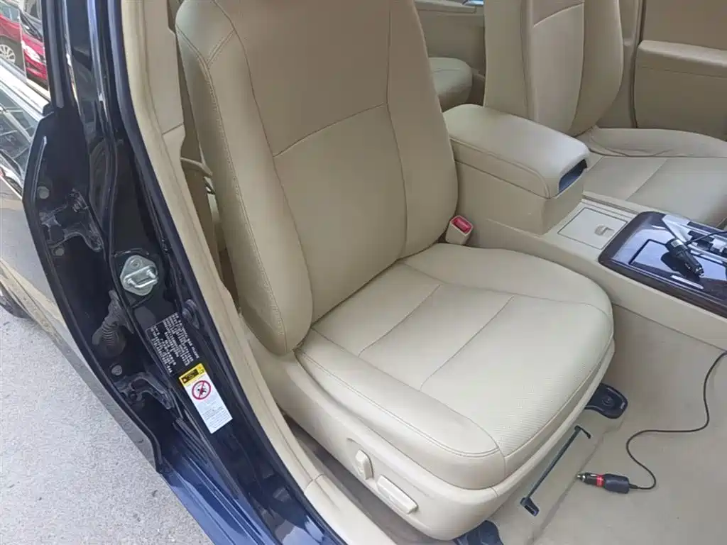 Toyota Camry 2015 2.5G Luxury Navigation Edition фото 25
