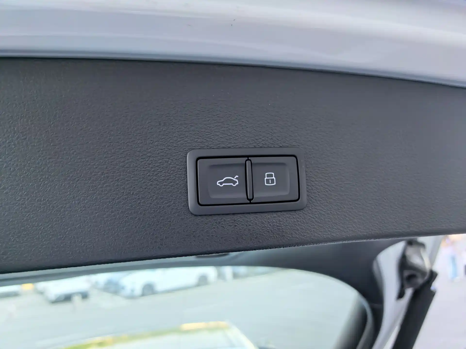 Photo 13 - Audi Q2L