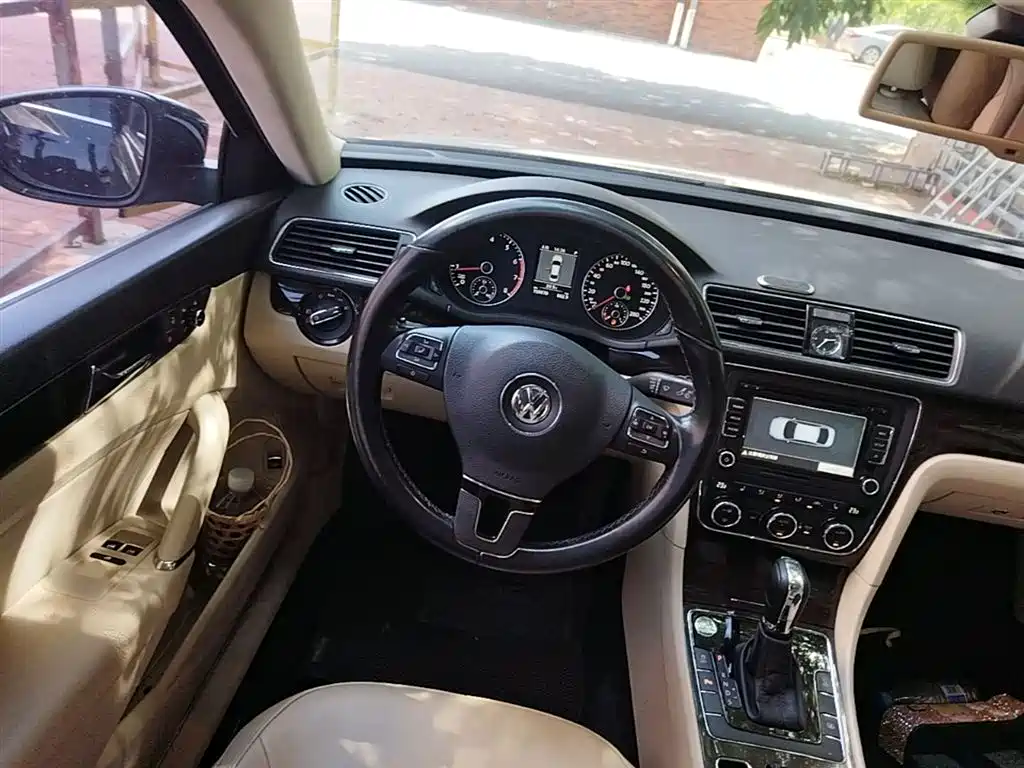 Volkswagen Passat 2015 1.8TSI DSG Prestige Edition фото 7