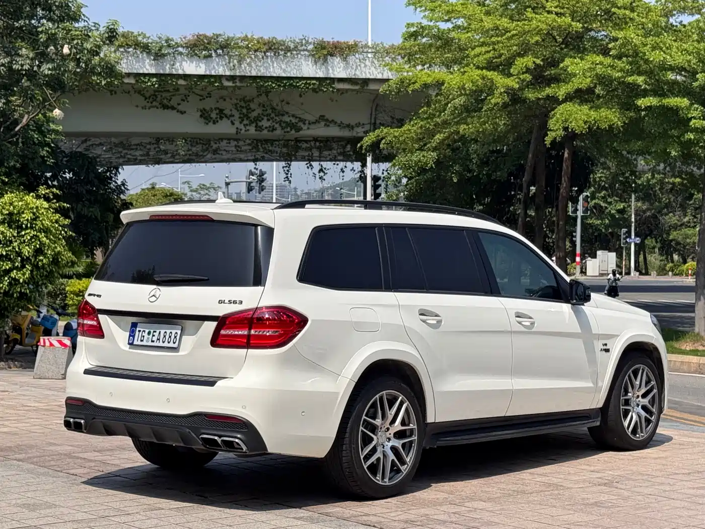 Mercedes-Benz GLS AMG 2017 AMG GLS 63 4MATIC фото 6