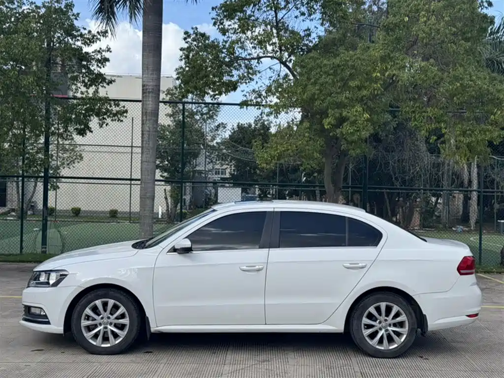 Volkswagen Lavida 2017 1.6L Automatic Comfort Edition фото 7
