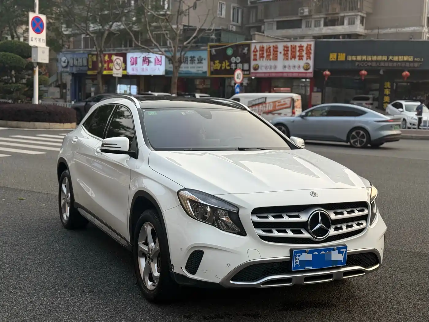 Mercedes-Benz GLA 2018 GLA 200 Dynamic фото 3