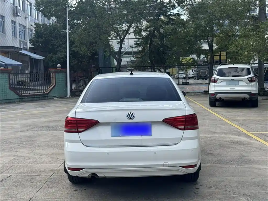 Volkswagen Lavida 2017 1.6L Automatic Comfort Edition фото 10