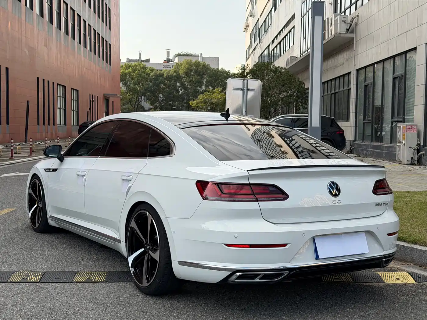 Volkswagen FAW-Volkswagen CC 2023 380TSI Eye-catching Edition фото 14