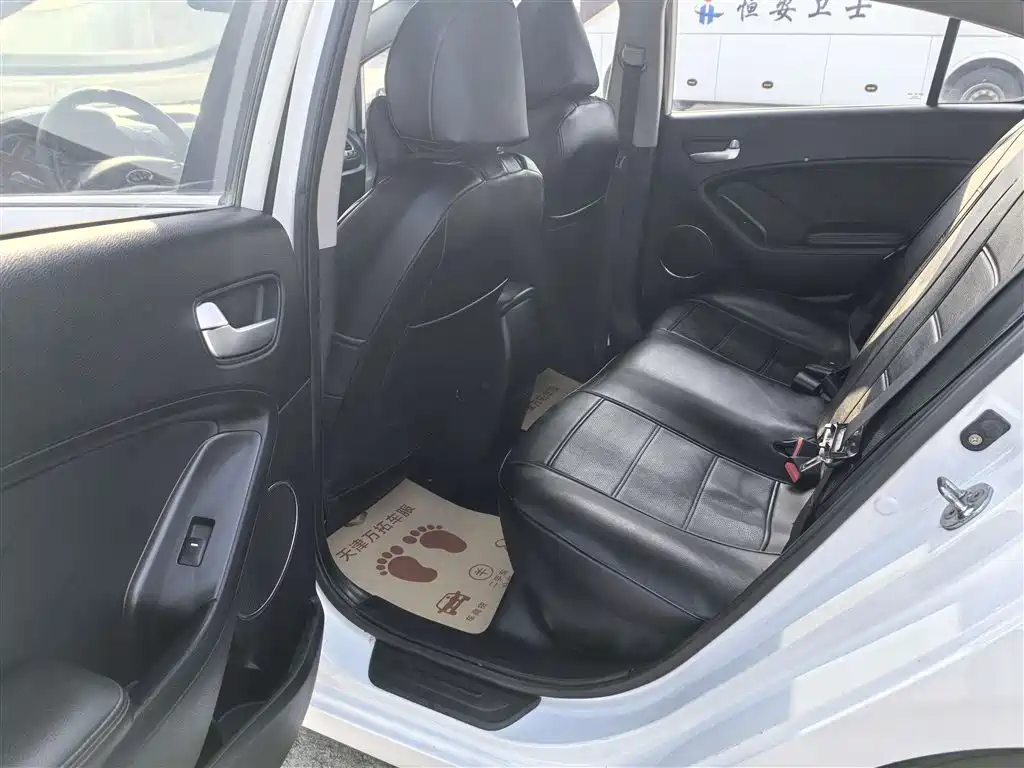 Kia K3 2015 1.6L Automatic GLS фото 8