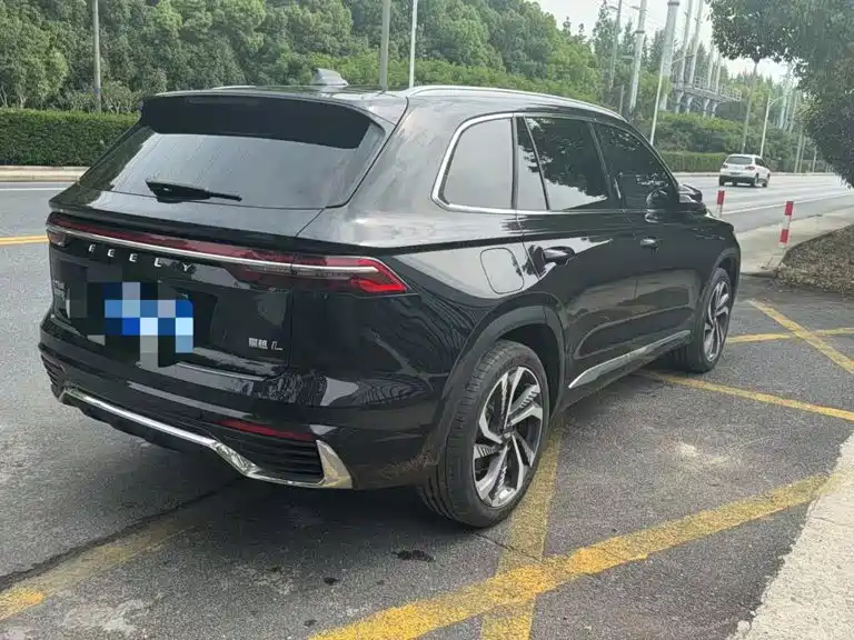 Фото 6 - Geely Monjaro
