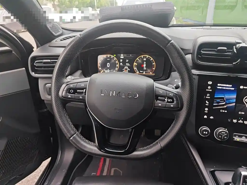 Lynk & Co 03 2021 2.0TD Auto Jin Champion Edition фото 3