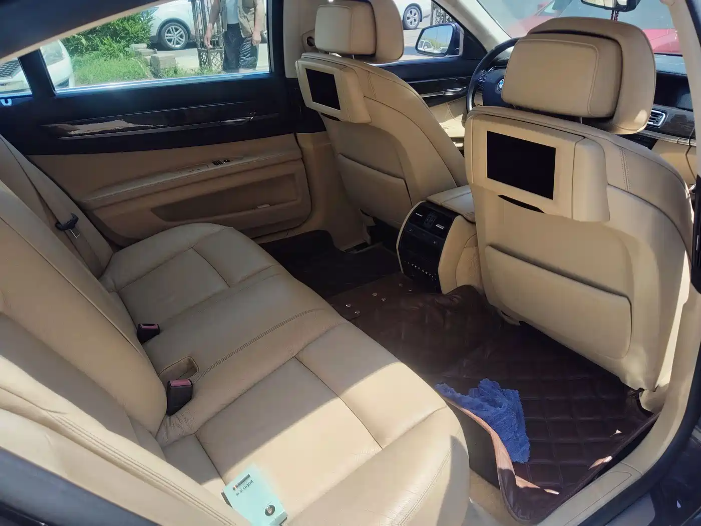 BMW 7 Series 2009 740Li Luxury фото 6